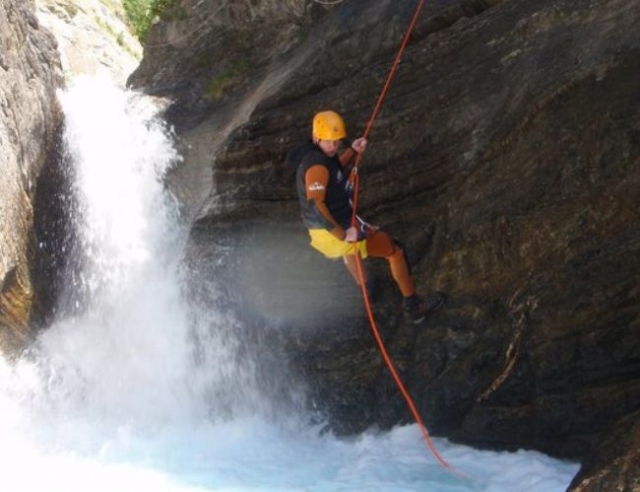 Rapel hasta zona de aguas turbulentas